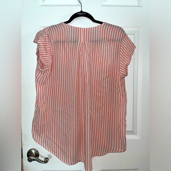Liz Claiborne Peach and White Striped Lightweight Short Sleeve Top Large - Picture 2 of 4